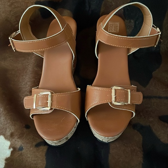 “Shein” Butterfly Flower Stud Fish Mouth Women Wedge Thick Sole Sandals! - Picture 2 of 10